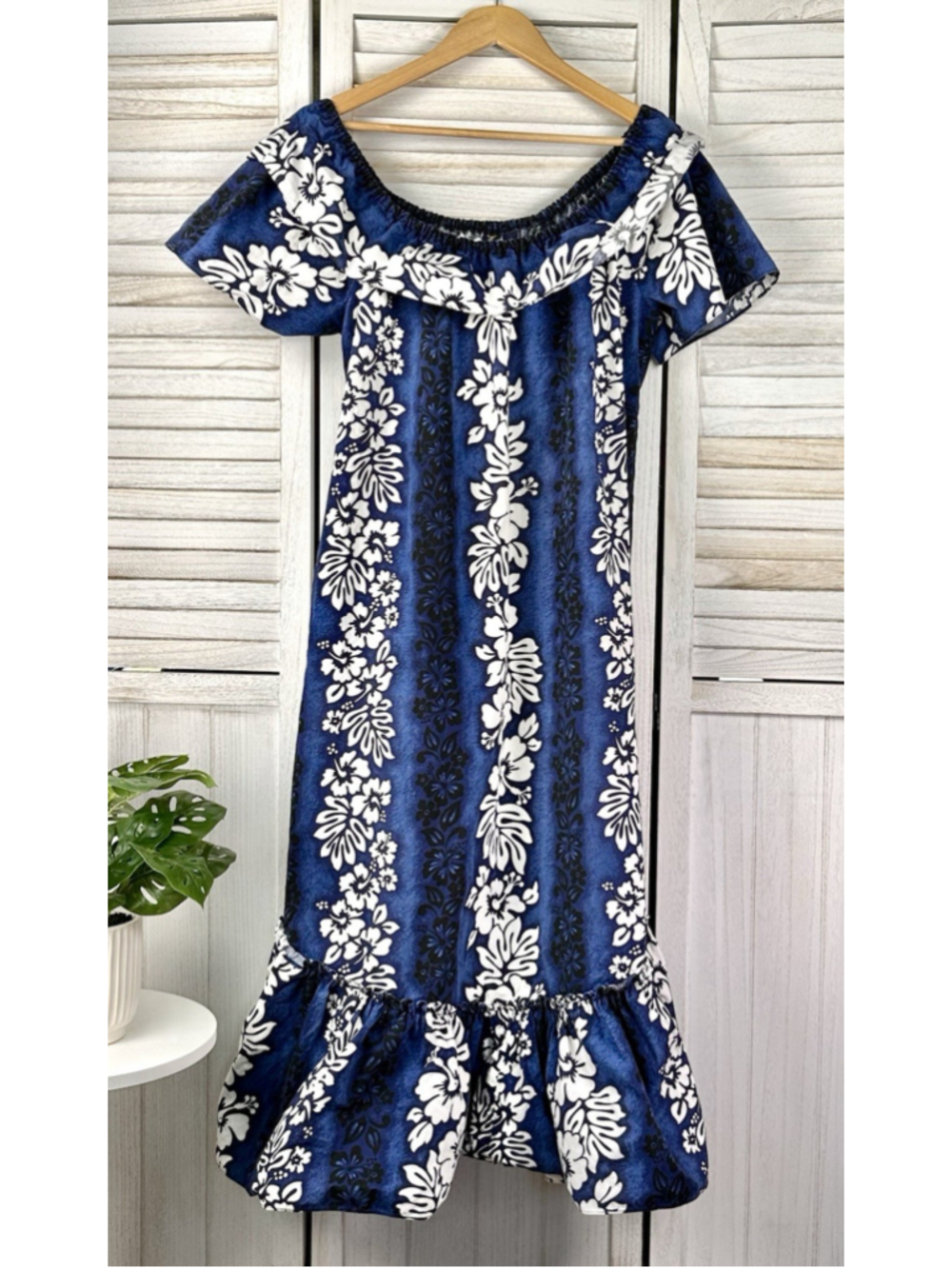 Vtg Royal Creations Hawaiian Dress Small Cotton 100% Tropical Blue Floral Ruffle